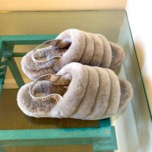 UGG slippers Size 11 Nevr worn Excellent condition